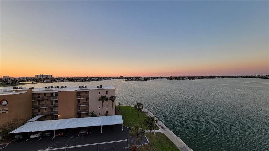 7700 SUN ISLAND DRIVE S 608 photo 16