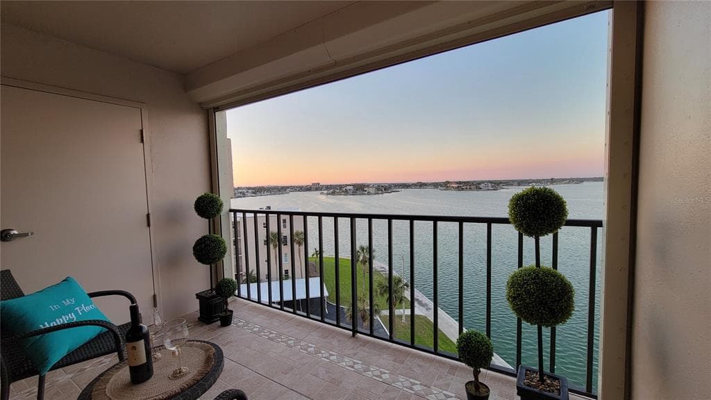 7700 SUN ISLAND DRIVE S 608 photo 15