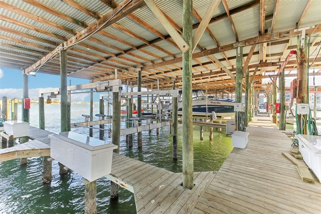 200 WINDWARD PASSAGE 84 photo 10