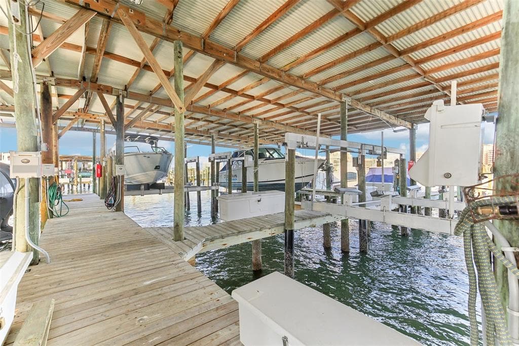 200 WINDWARD PASSAGE 84 photo 14