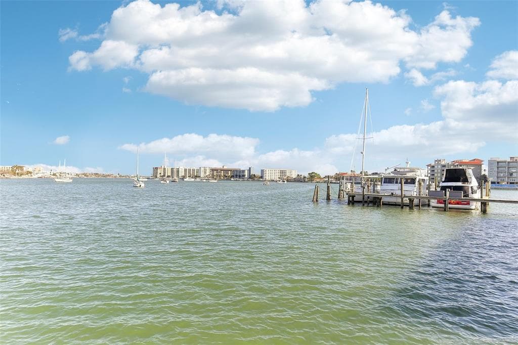 200 WINDWARD PASSAGE 84 photo 19
