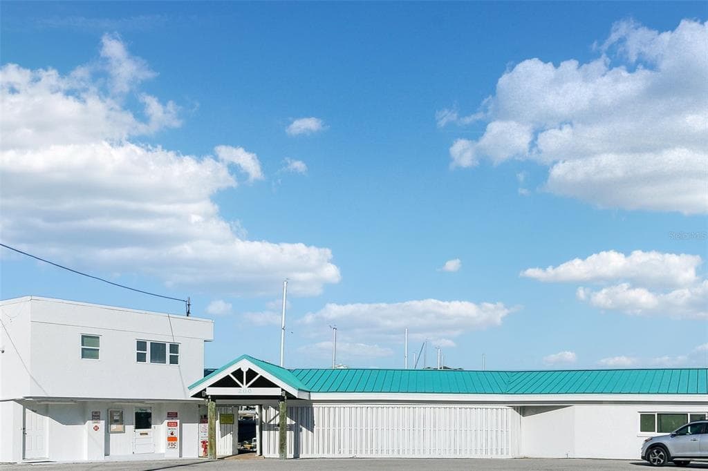 200 WINDWARD PASSAGE 84 photo 4