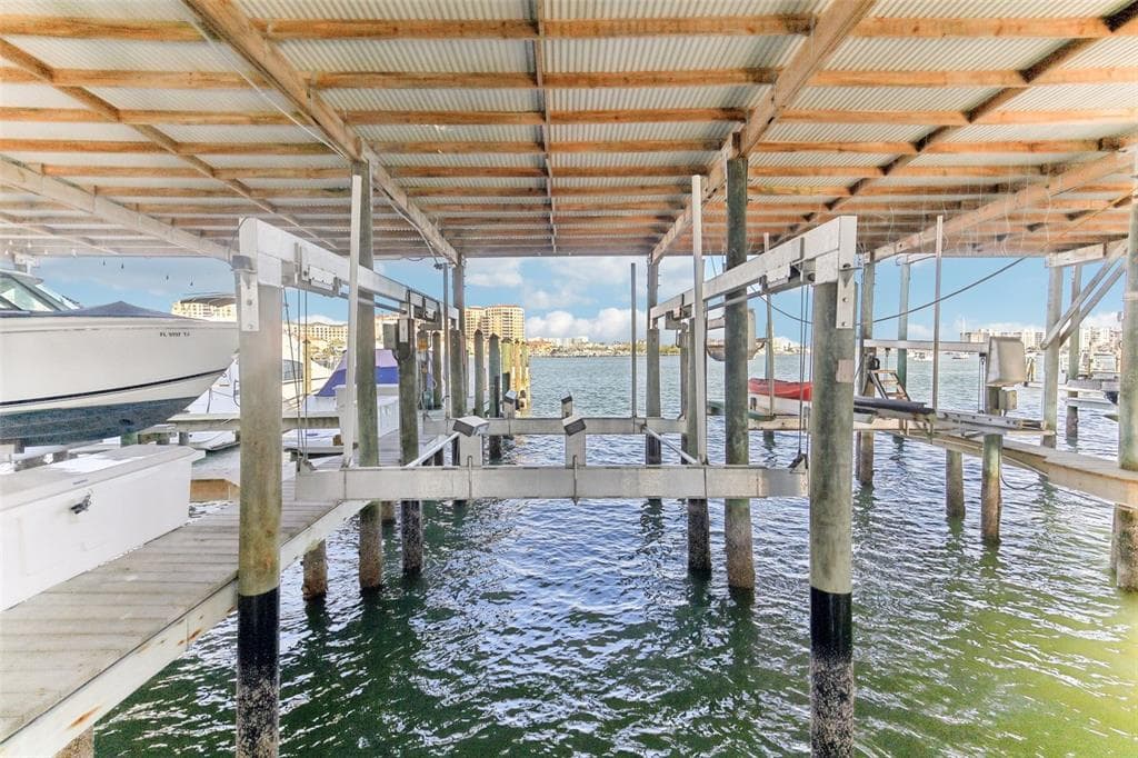 200 WINDWARD PASSAGE 84 photo 8