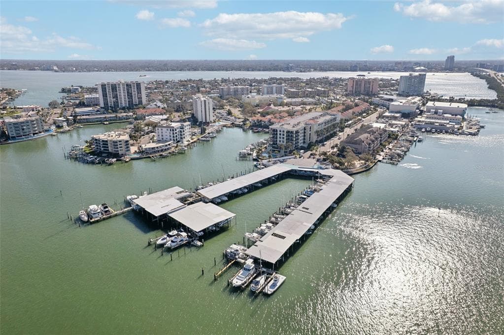 200 WINDWARD PASSAGE 84 photo 25