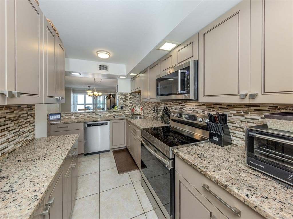 950 TARPON CENTER DRIVE 506 photo 13