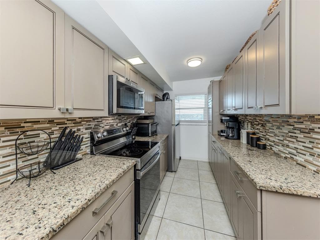 950 TARPON CENTER DRIVE 506 photo 14