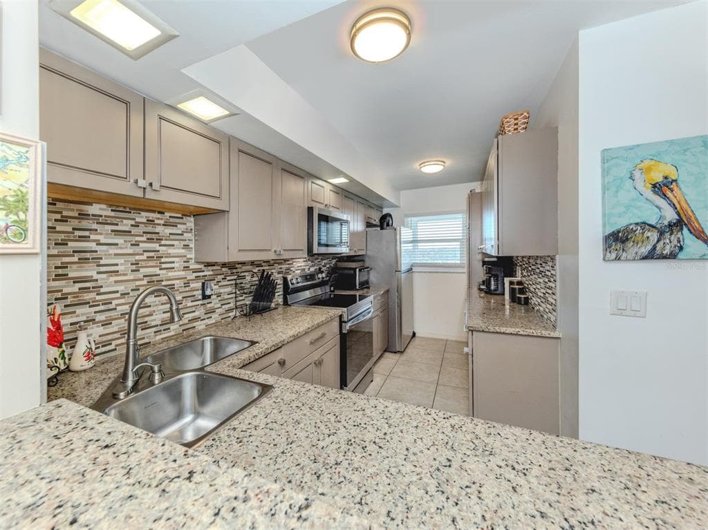 950 TARPON CENTER DRIVE 506 photo 15