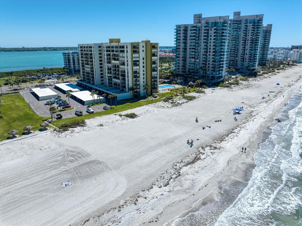 1480 GULF BOULEVARD 401 photo 2