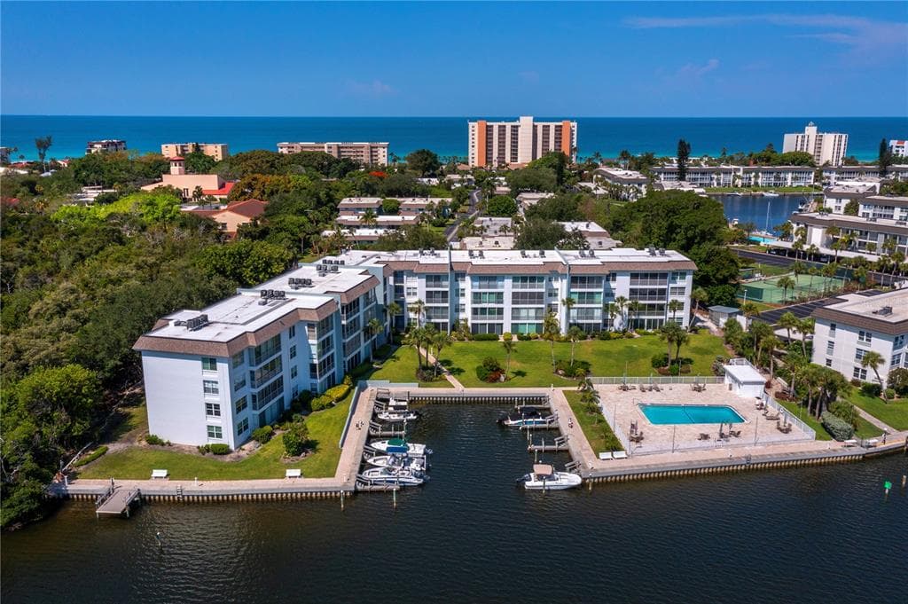 600 SUTTON PLACE #104B 1