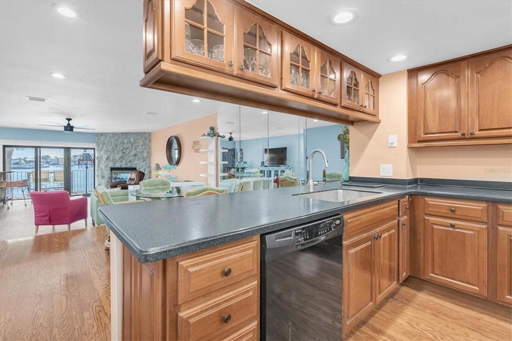 553 HAVEN POINT DRIVE photo 12
