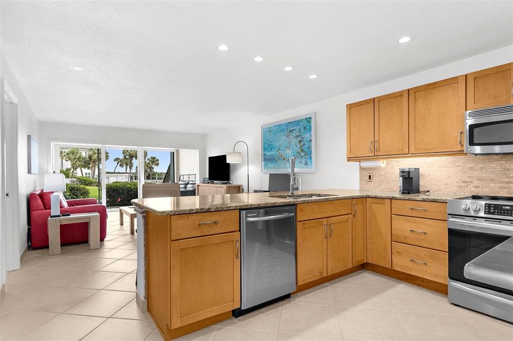 600 SUTTON PLACE 101B photo 9