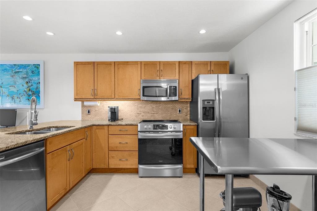 600 SUTTON PLACE 101B photo 10