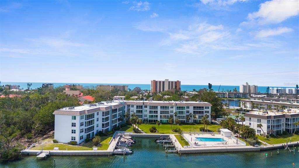 600 SUTTON PLACE 101B photo 4