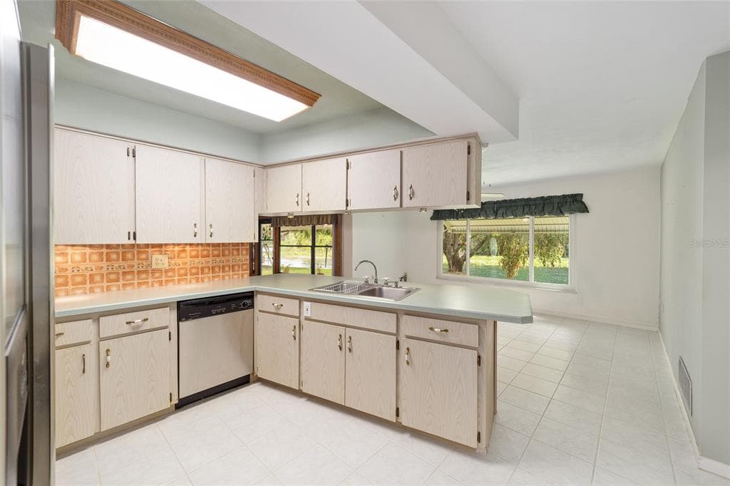 12180 MAPLE STREET photo 24