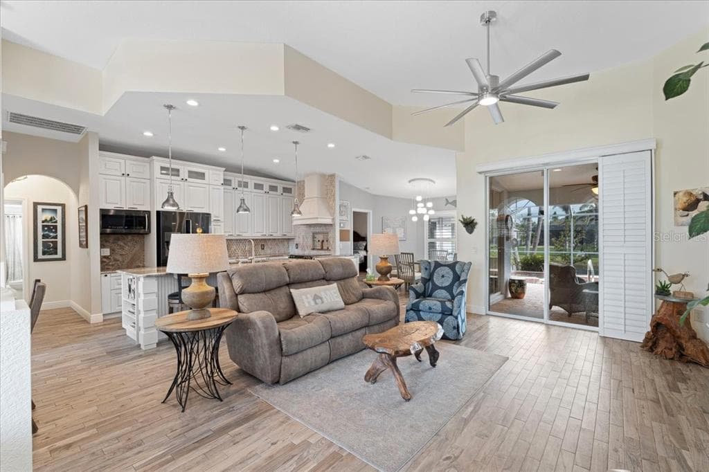 1091 ROTONDA CIRCLE photo 7