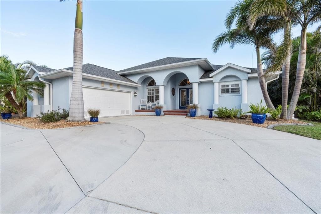 1091 ROTONDA CIRCLE photo 3