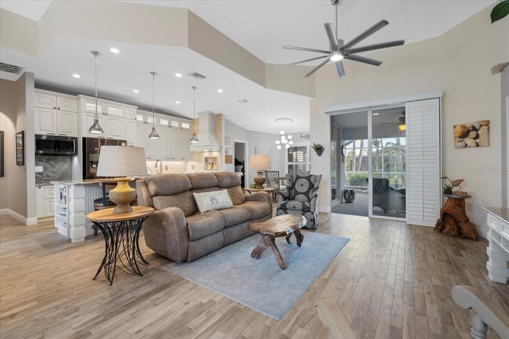 1091 ROTONDA CIRCLE photo 11