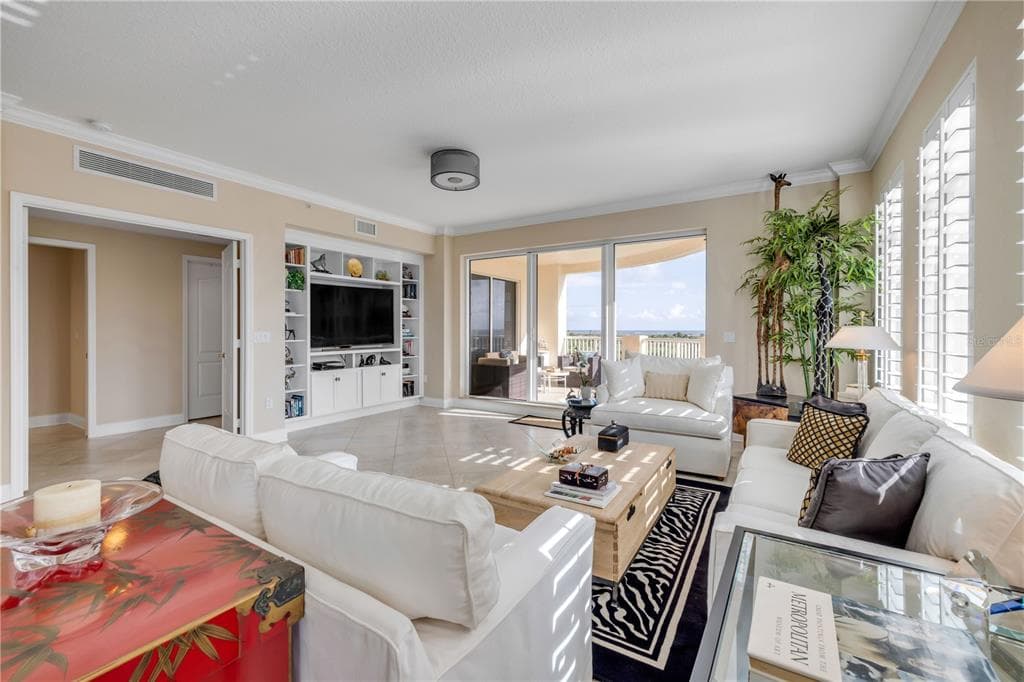 261 MINORCA BEACH WAY 406 photo 13