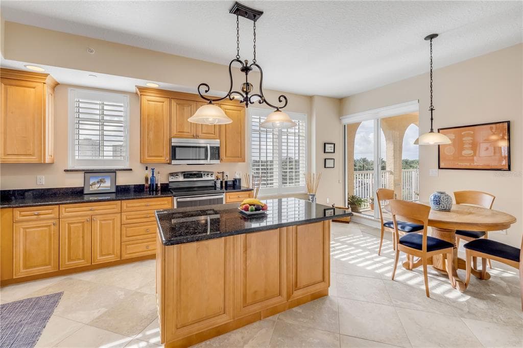 261 MINORCA BEACH WAY 406 photo 17
