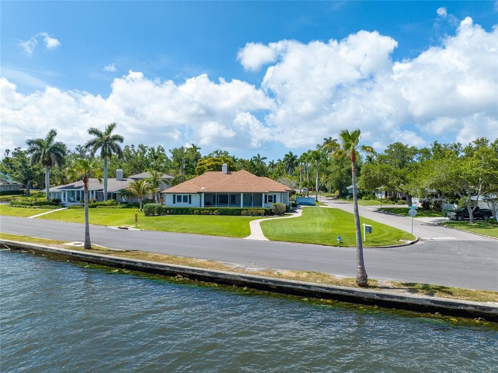 2305 RIVERVIEW BOULEVARD photo 1