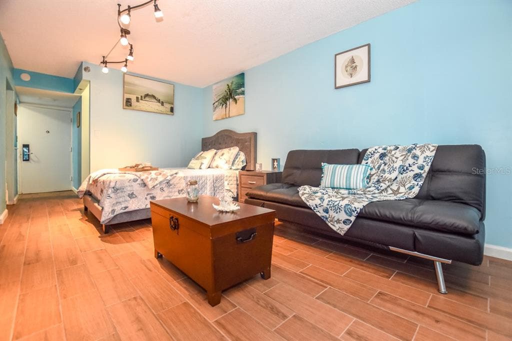 313 S. ATLANTIC AVE 526 photo 4