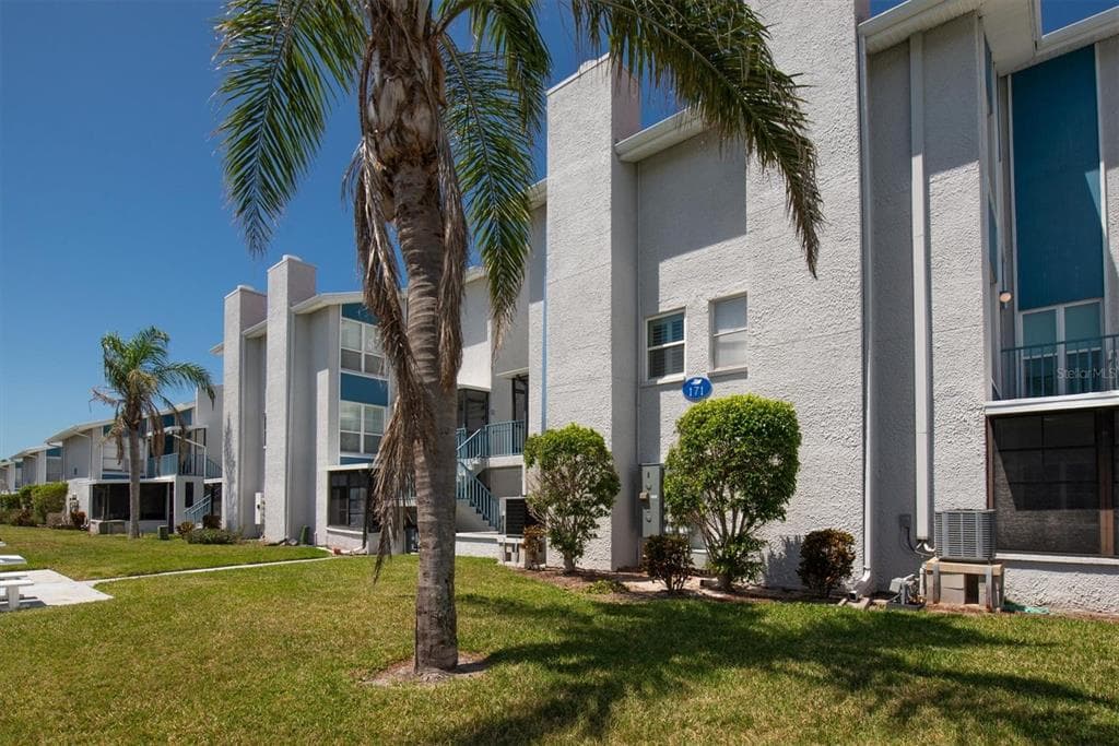 171 MEDALLION BOULEVARD F photo 1