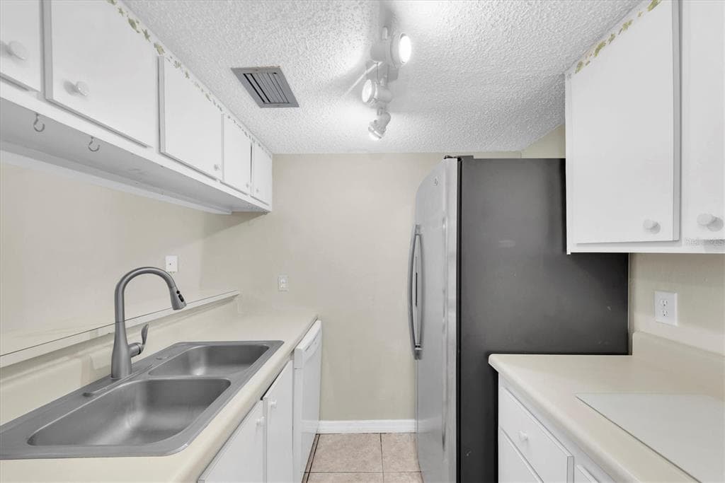 171 MEDALLION BOULEVARD F photo 9