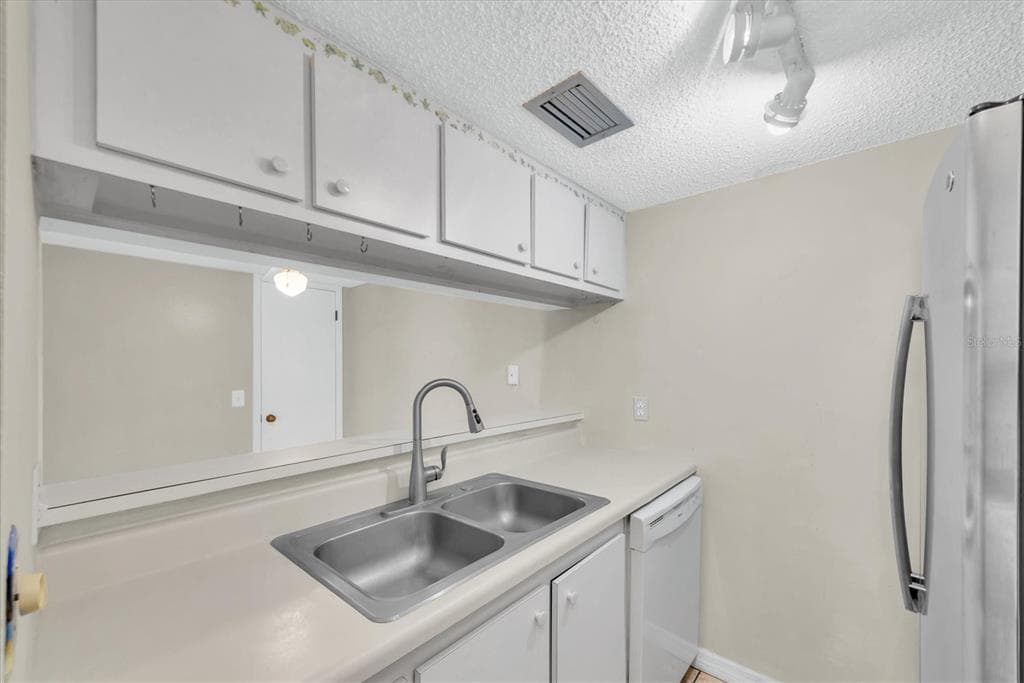 171 MEDALLION BOULEVARD F photo 11