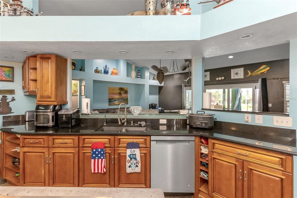 424 ISLAND CAY WAY photo 11