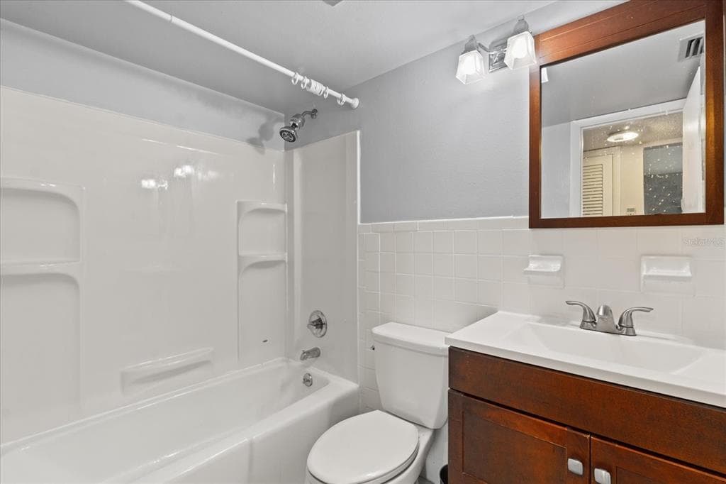 2500 LEE ROAD 208 photo 19