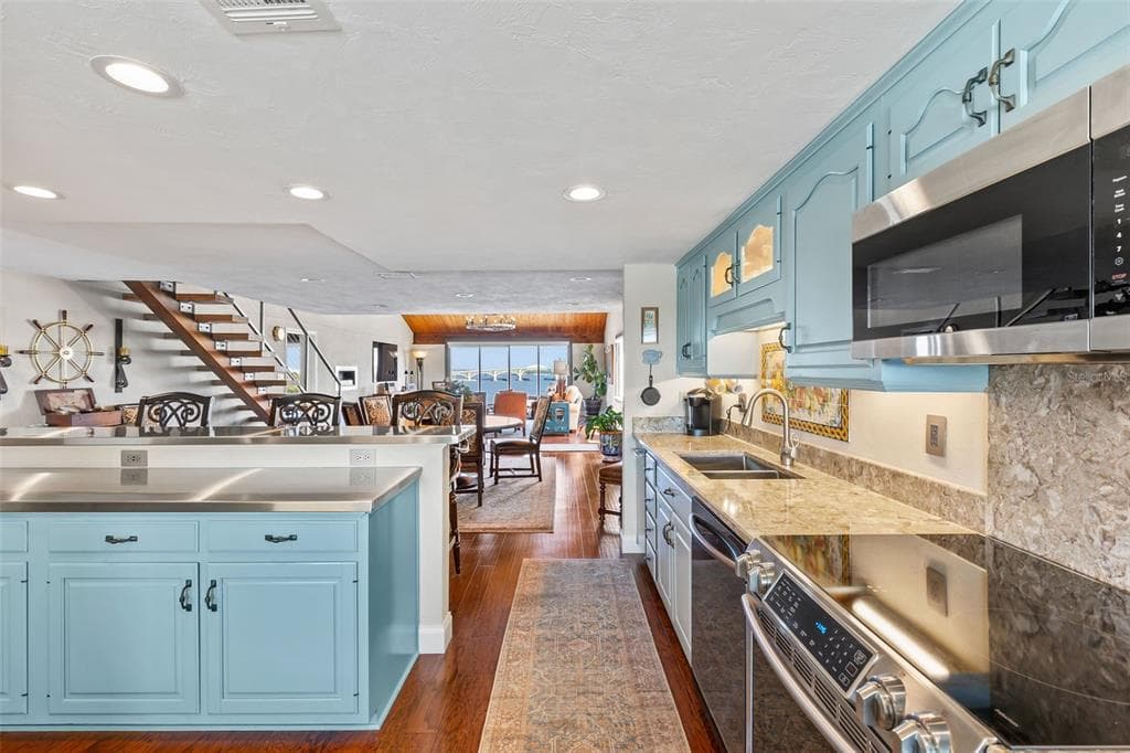 761 MARINA POINT DRIVE 7610 photo 8