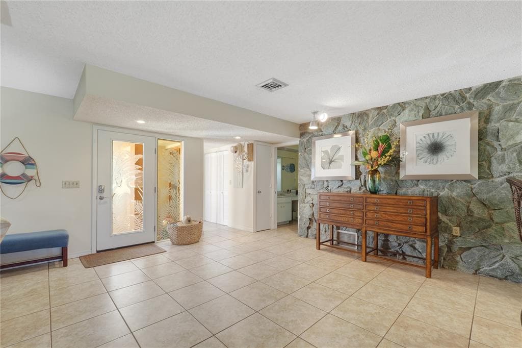 120 VILLA DRIVE 120 photo 12