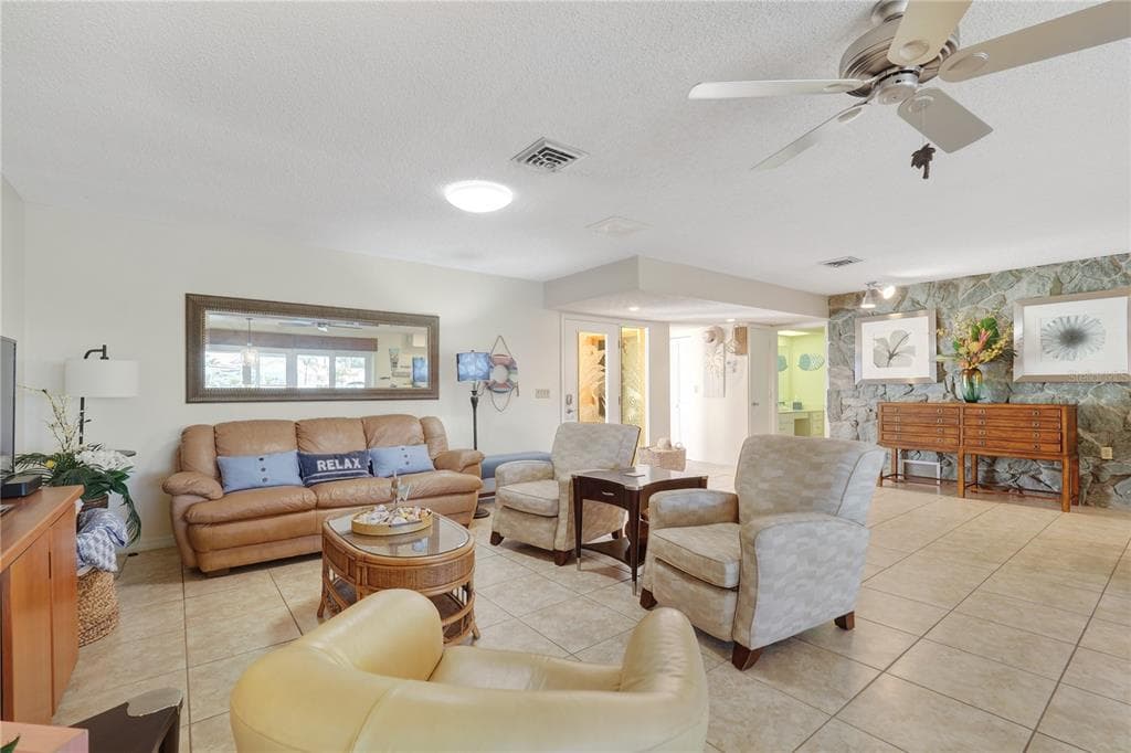 120 VILLA DRIVE 120 photo 24