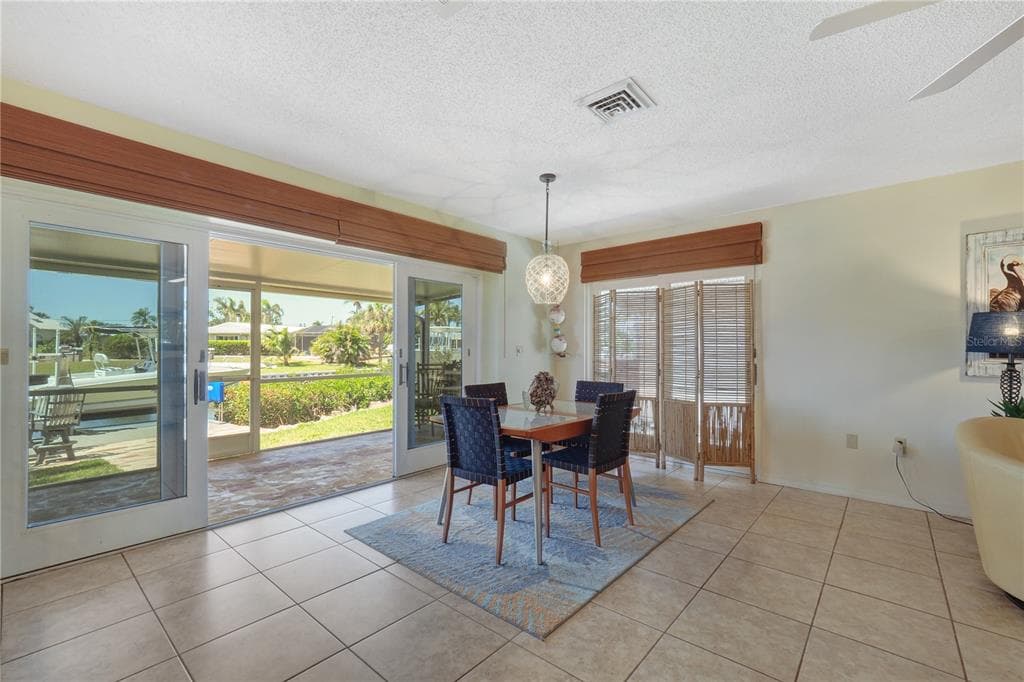 120 VILLA DRIVE 120 photo 19