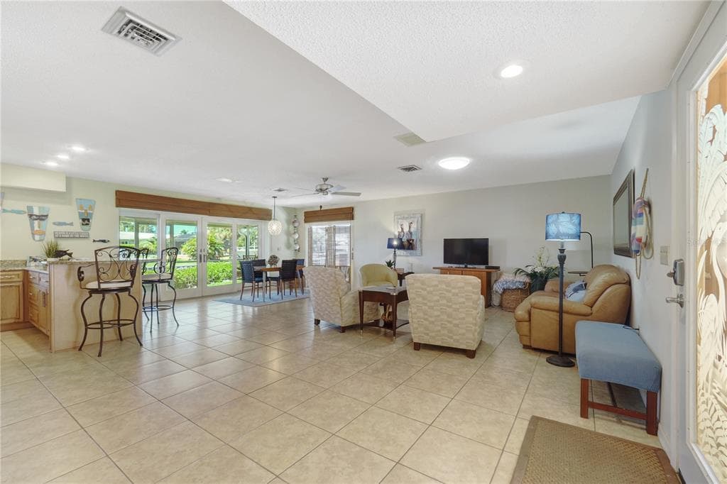 120 VILLA DRIVE 120 photo 25