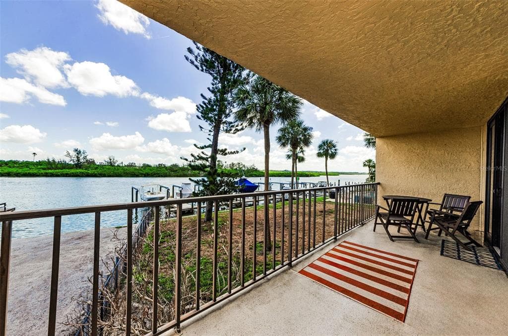 18201 GULF BOULEVARD 201 photo 3