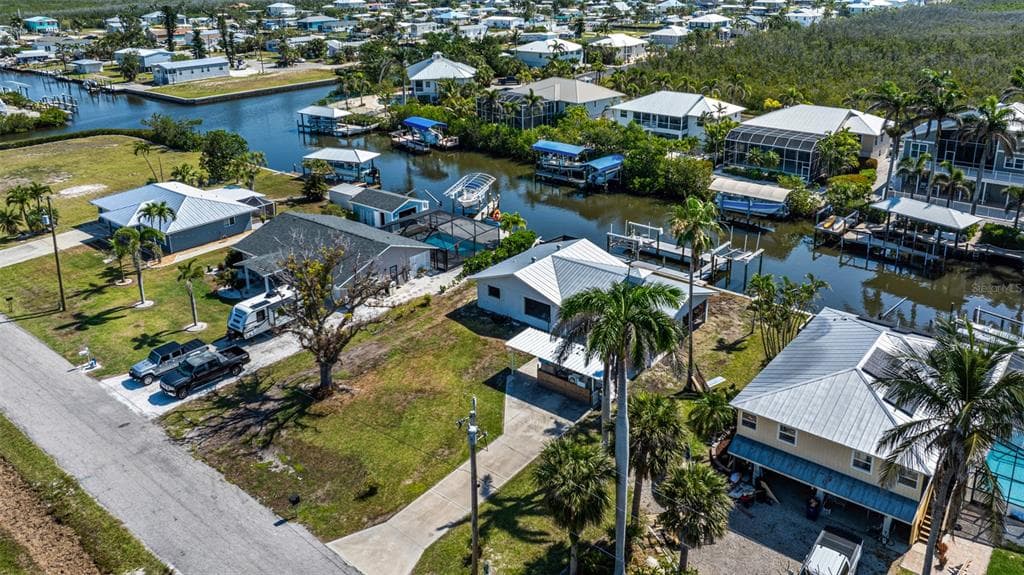 2560 BAYBREEZE STREET photo 8