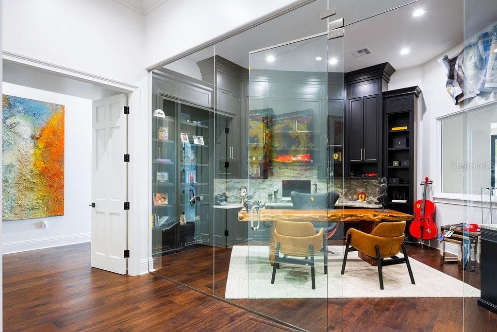 570 MANOR ROAD photo 23