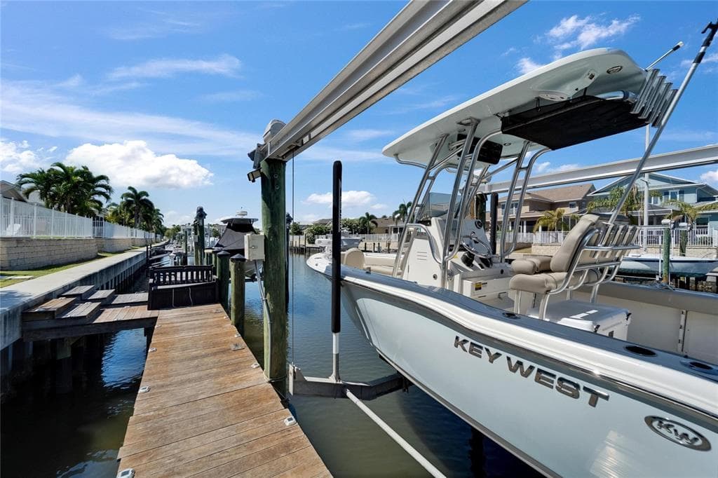 426 ISLEBAY DRIVE photo 2