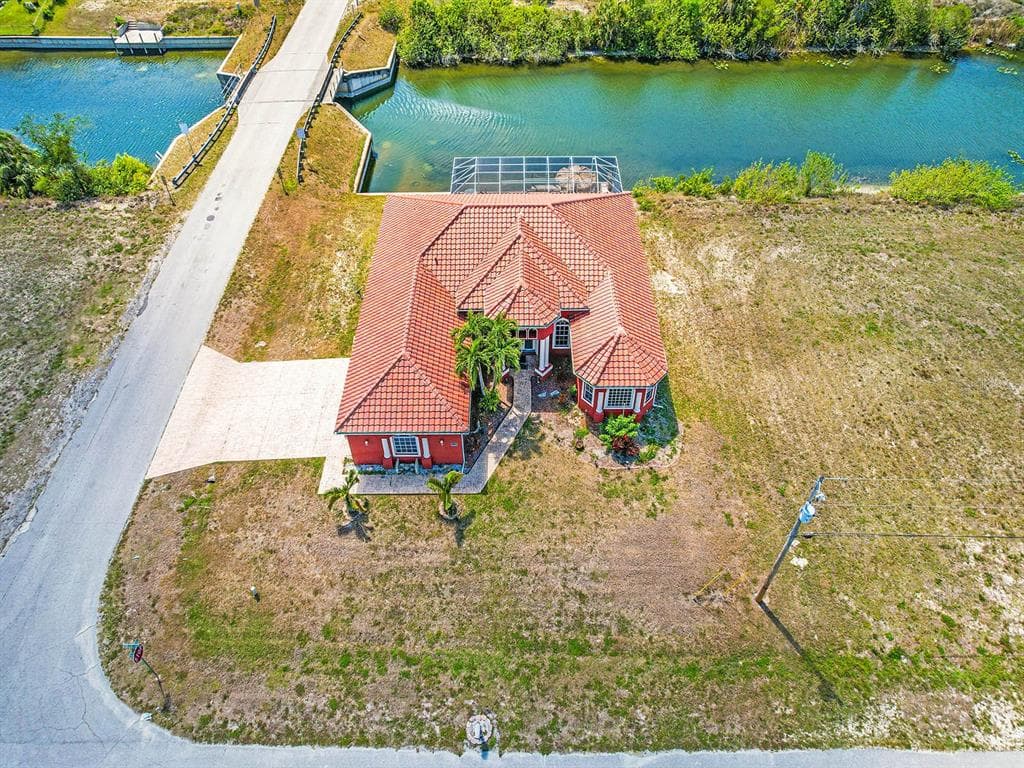 1112 NW 9TH AVENUE photo 4