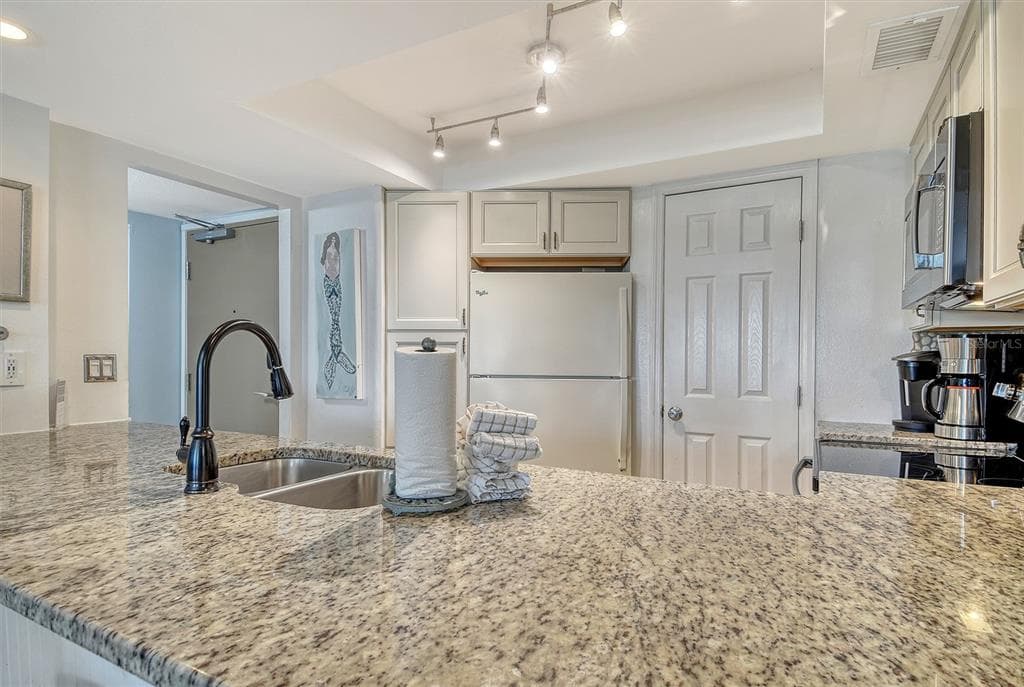 5920 MIDNIGHT PASS ROAD 406 photo 23