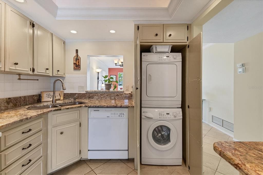 210 SANTA MARIA STREET 244 photo 17