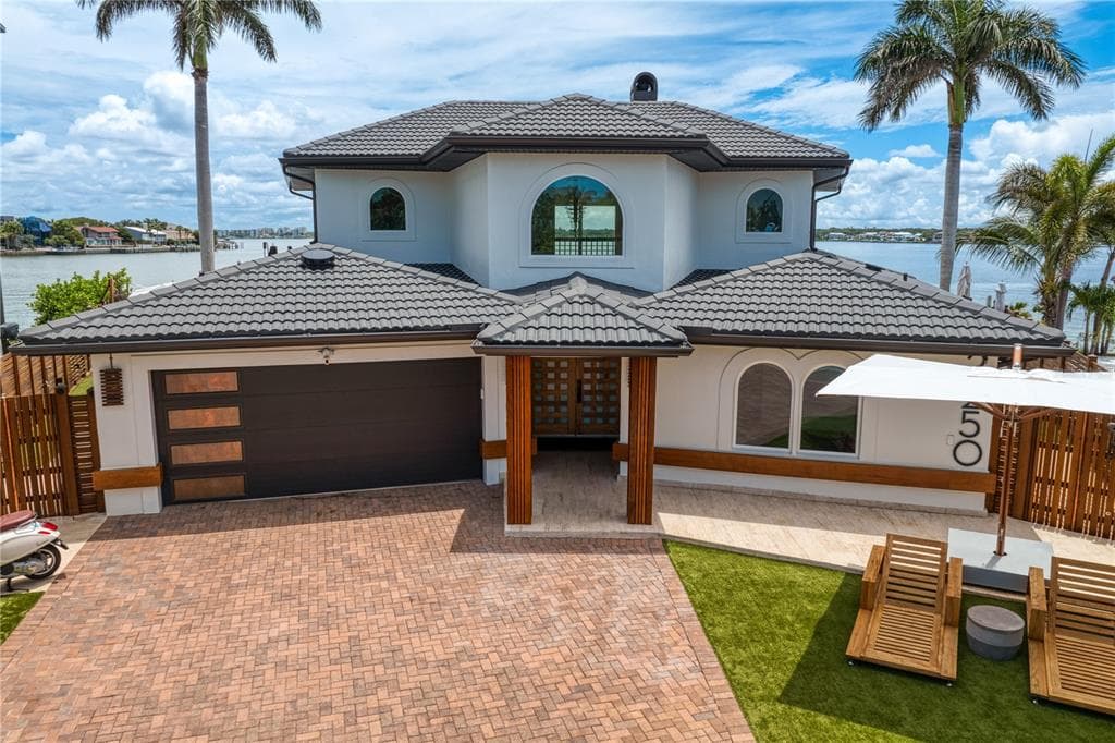 2250 DONATO DRIVE photo 1