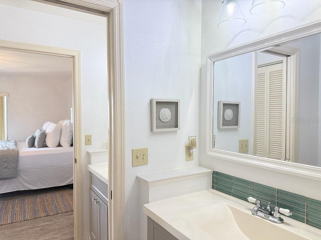 460 BOUCHELLE DRIVE 104 photo 25