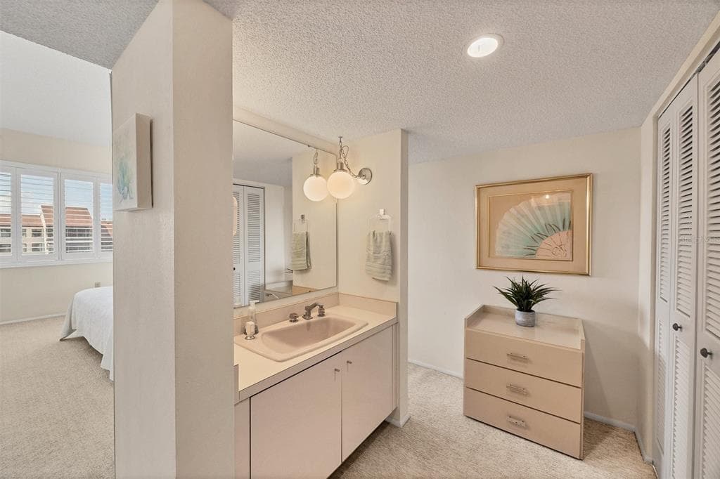 6285 MIDNIGHT PASS ROAD 403 photo 17