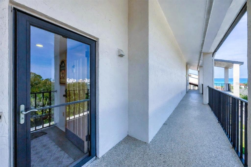 6285 MIDNIGHT PASS ROAD 403 photo 1
