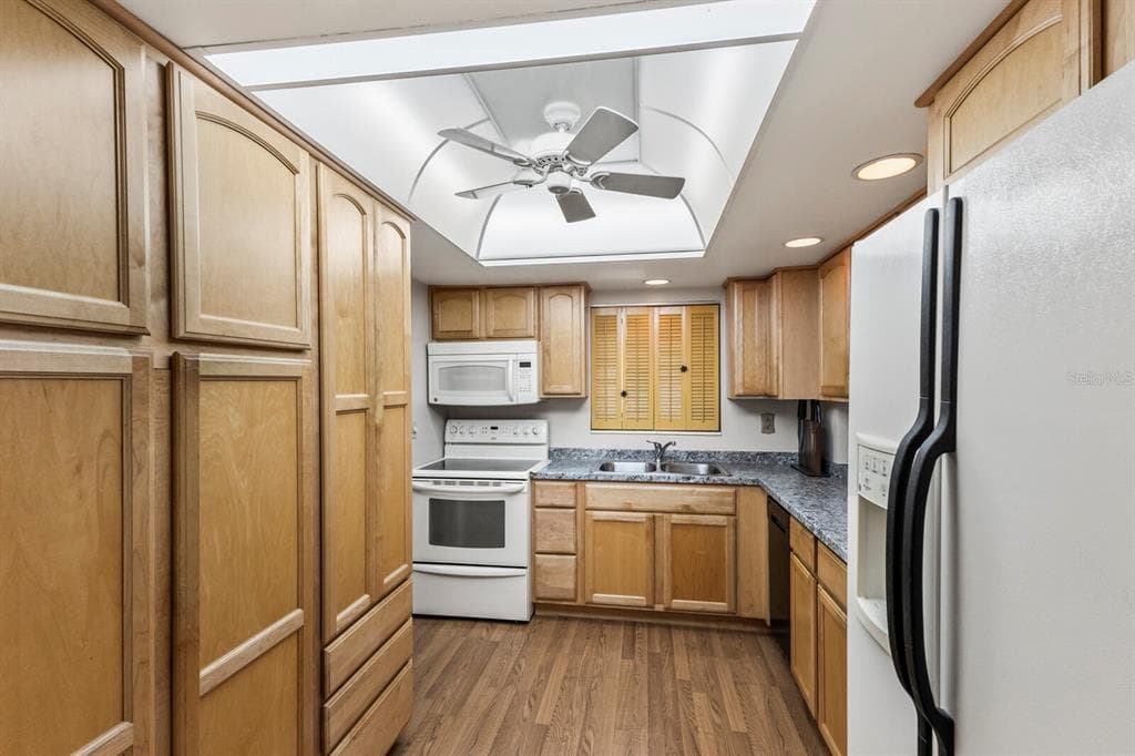 4015 LAKE BAYSHORE DRIVE 108 photo 7