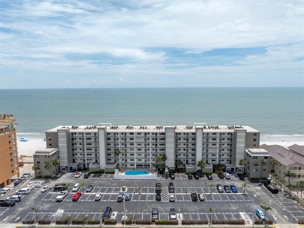 18650 GULF BOULEVARD 203 photo 3