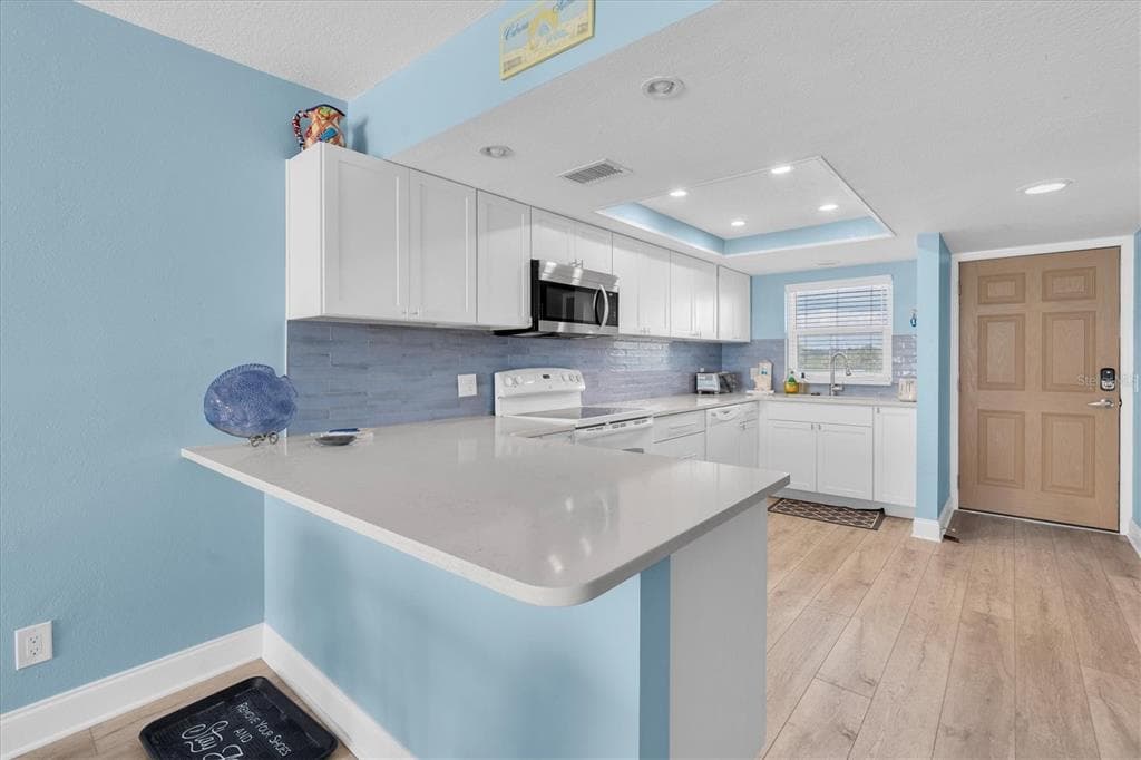 18650 GULF BOULEVARD 203 photo 9