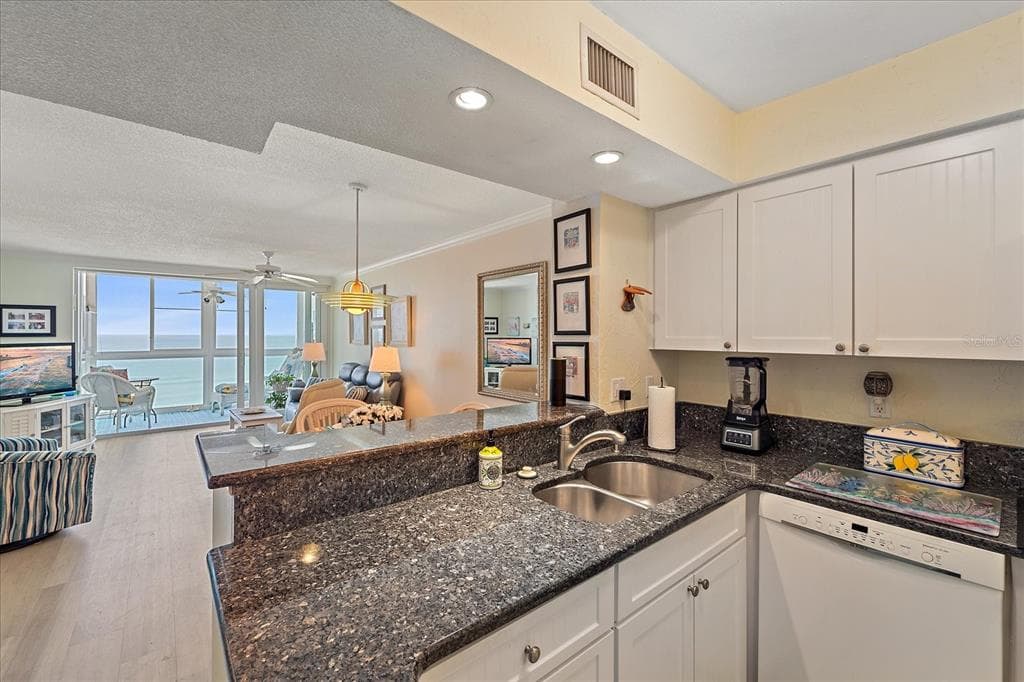950 TARPON CENTER DRIVE 504 photo 14